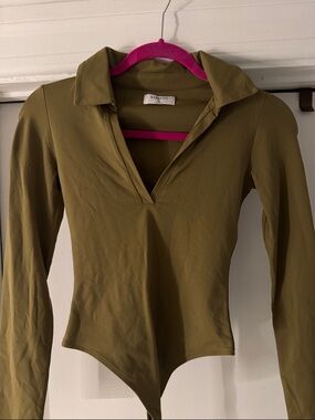 Babaton Olive Long-Sleeve V-Neck Collared Bodysuit